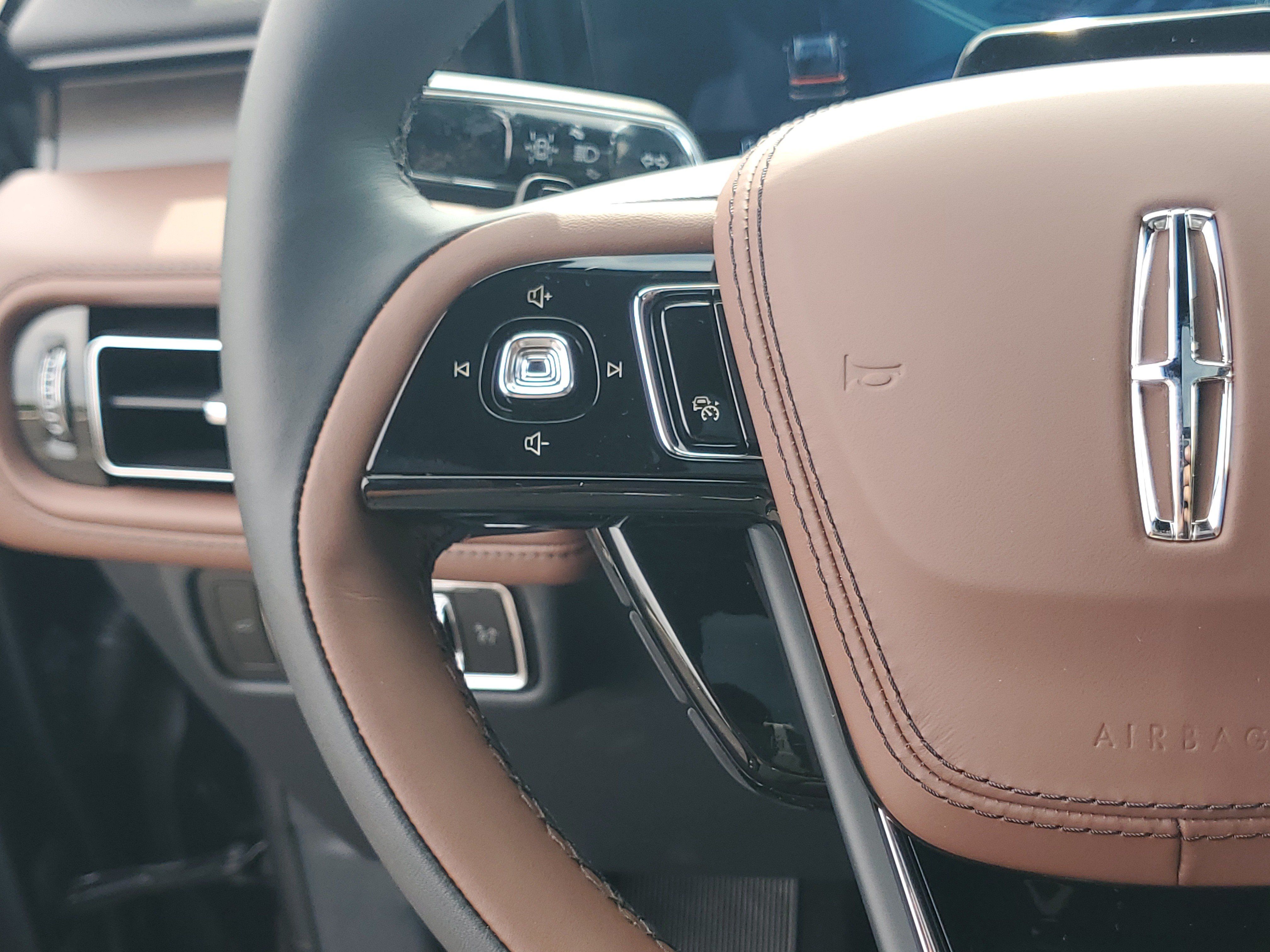 New 2027 Lincoln Aviator Reserve w/ Jet Appearance Package AWD/4WD image 16