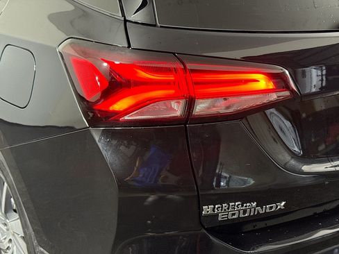 Used 2023 Chevrolet Equinox Premier FWD image 36