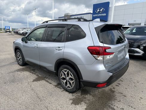 Used 2022 Subaru Forester Premium w/ Popular Package #1 AWD/4WD image 5