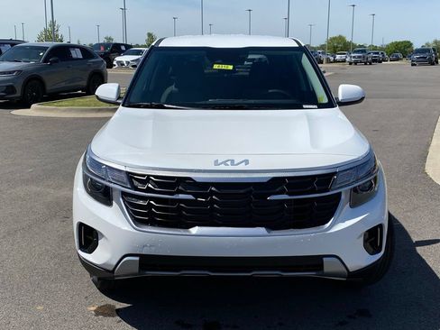 New 2026 Kia Seltos LX FWD image 2