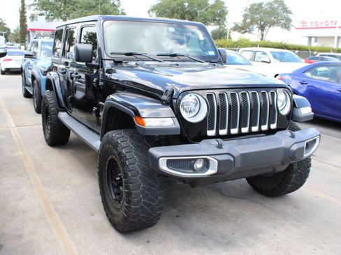 Used 2019 Jeep Wrangler Unlimited Sahara w/ Safety Group AWD/4WD image 2
