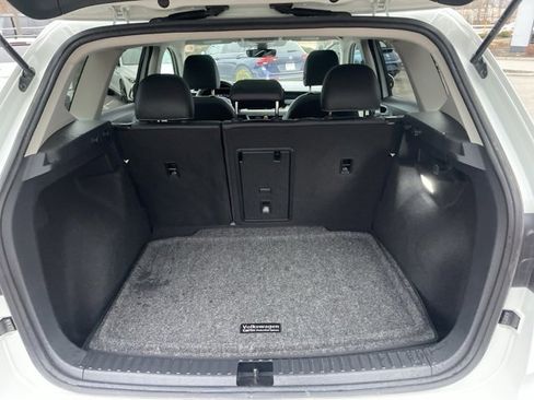 Certified 2025 Volkswagen Taos SEL image 9