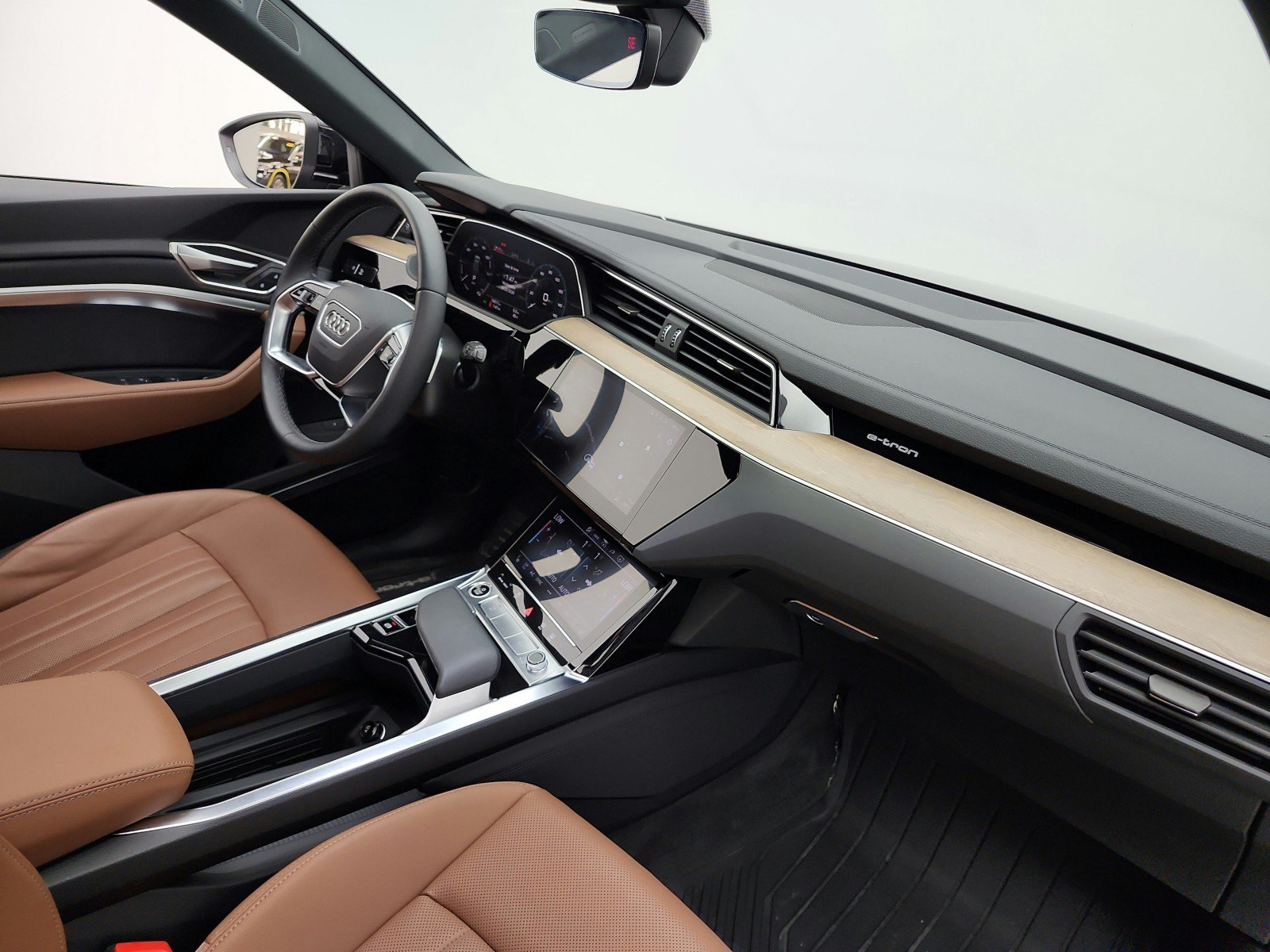 Used 2024 Audi Q8 e-tron Premium Plus AWD/4WD image 19