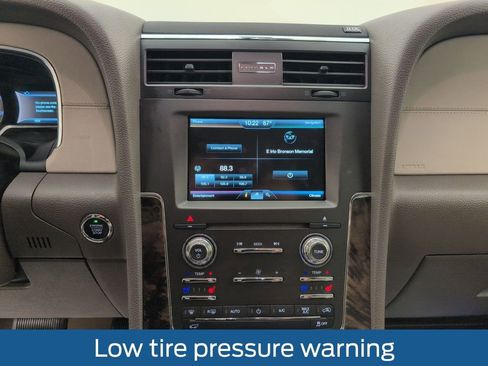 Used 2015 Lincoln Navigator L 2WD image 27