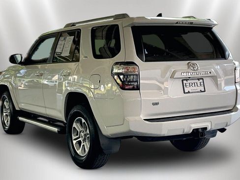 Used 2018 Toyota 4Runner SR5 AWD/4WD image 4