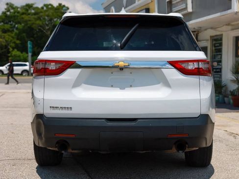Used 2021 Chevrolet Traverse LS FWD image 7