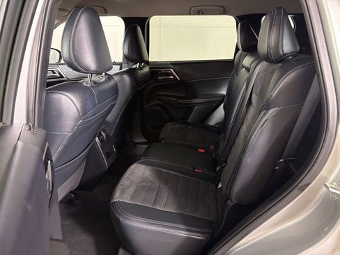 Used 2024 Mitsubishi Outlander SE image 39