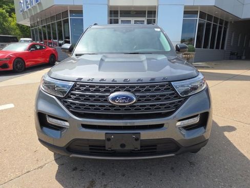 Used 2023 Ford Explorer XLT w/ Equipment Group 202A AWD/4WD image 2
