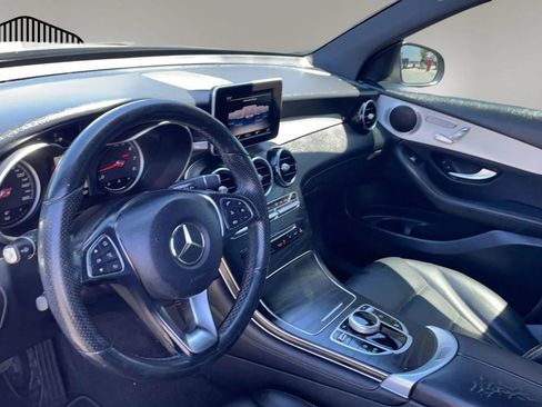 Used 2019 Mercedes-Benz GLC 300 4MATIC image 34