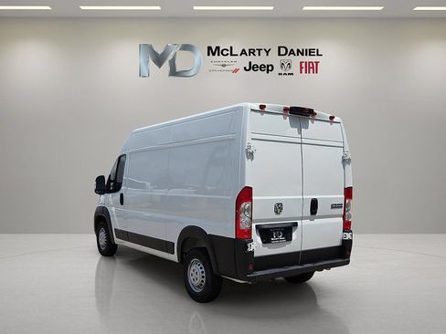 Used 2025 RAM ProMaster 2500 w/ Convenience Group FWD image 4