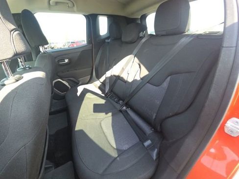 Used 2015 Jeep Renegade Latitude w/ Popular Equipment Group image 17