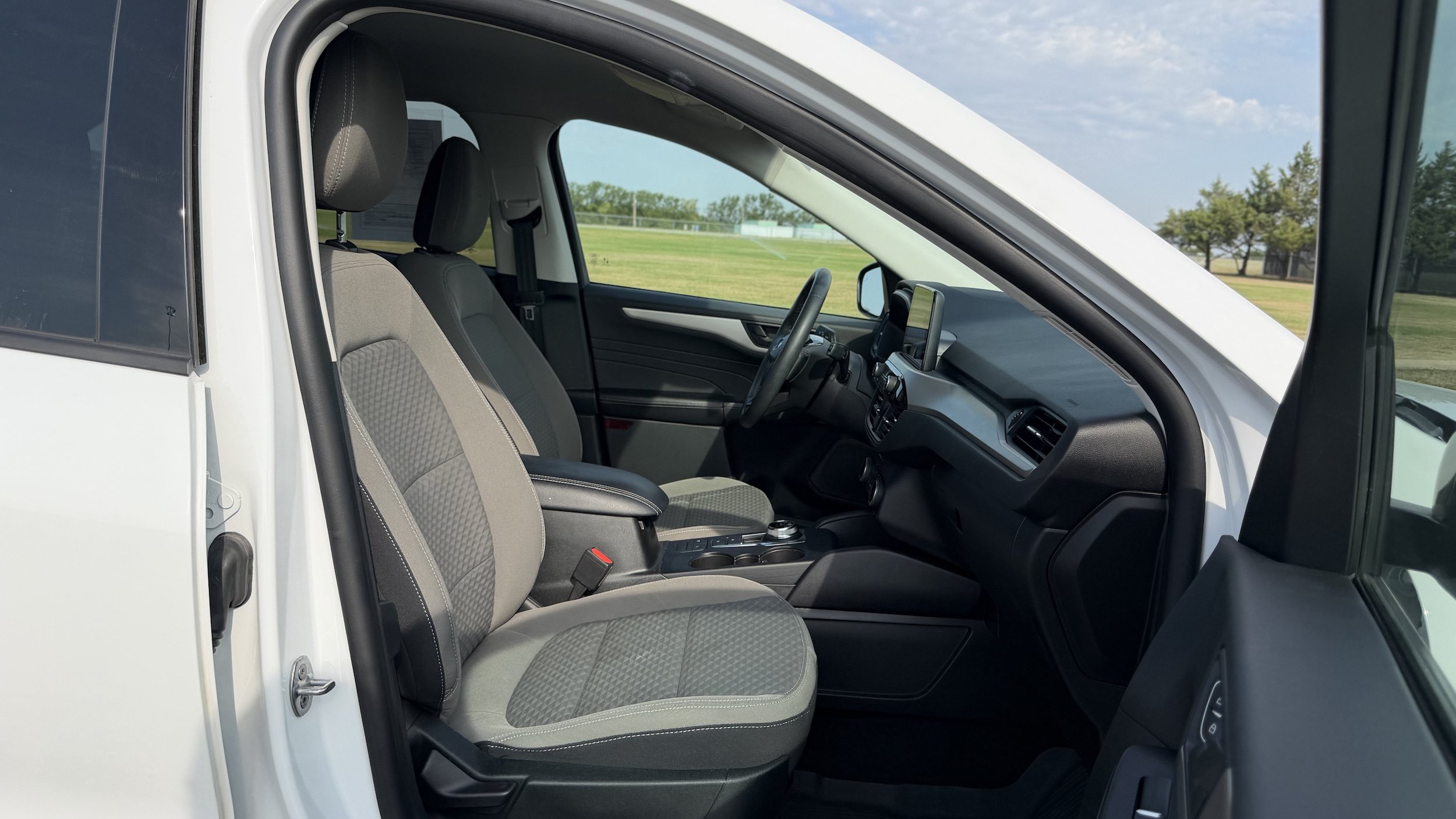 Used 2022 Ford Escape SE w/ SE Sport Appearance Package AWD/4WD image 23