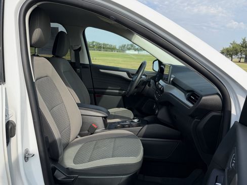 Used 2022 Ford Escape SE w/ SE Sport Appearance Package AWD/4WD image 23