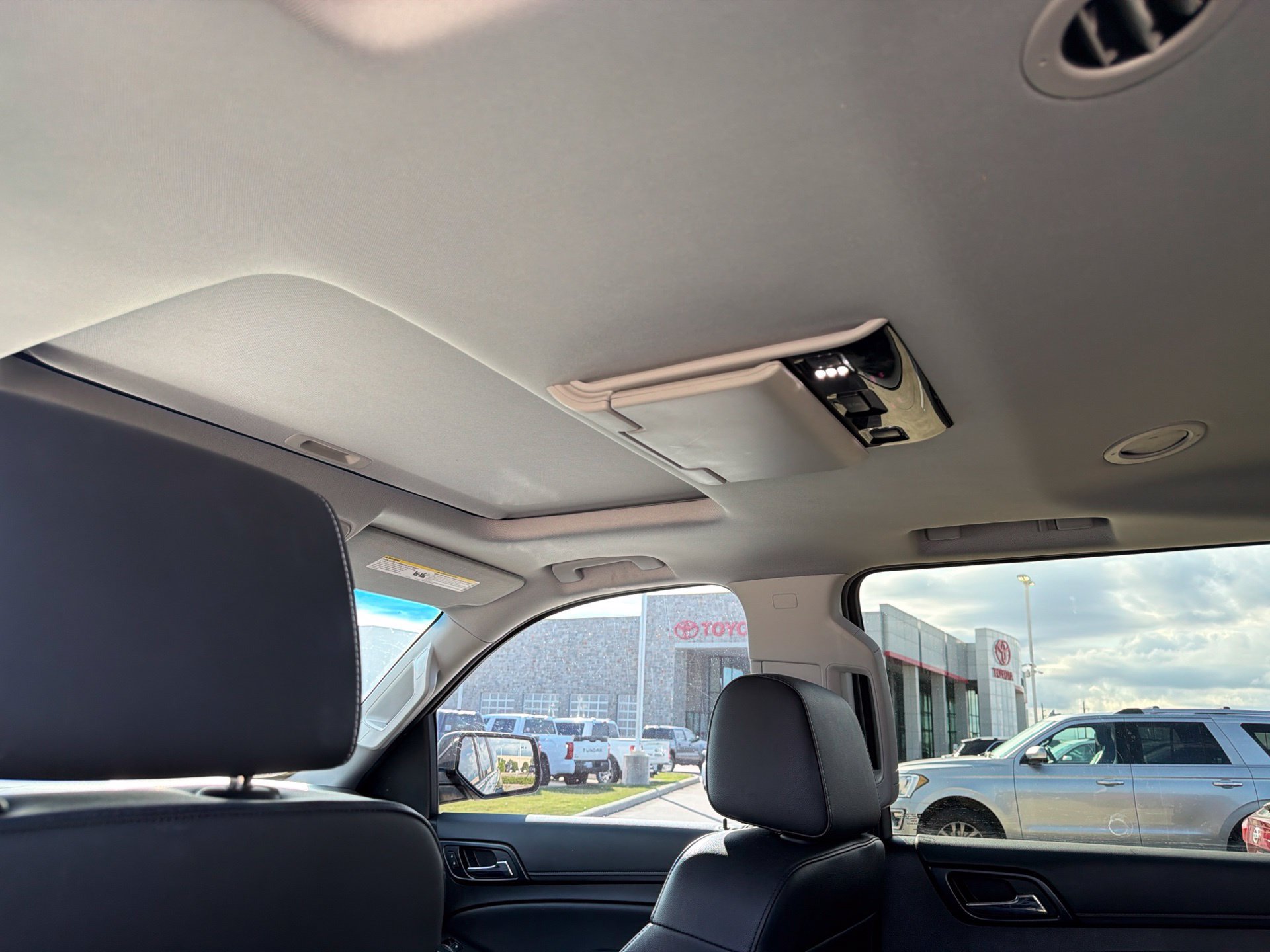 Used 2018 GMC Yukon XL SLT w/ Premium Edition AWD/4WD image 13