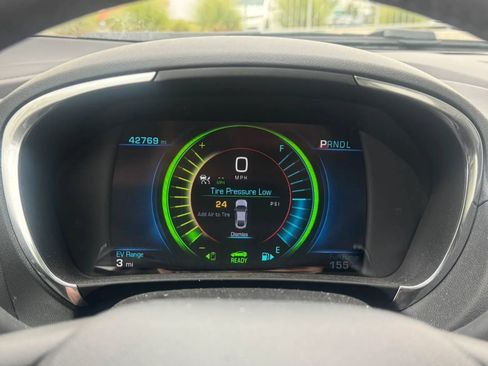 Used 2017 Chevrolet Volt Premier w/ Driver Confidence II Package FWD image 9