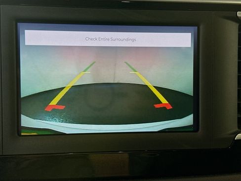 Used 2022 Chrysler Voyager LX image 19