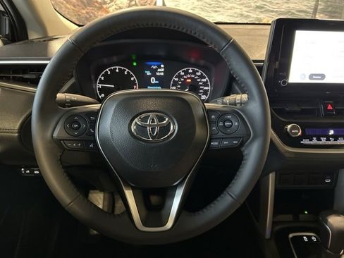 Used 2024 Toyota Corolla Cross LE image 11