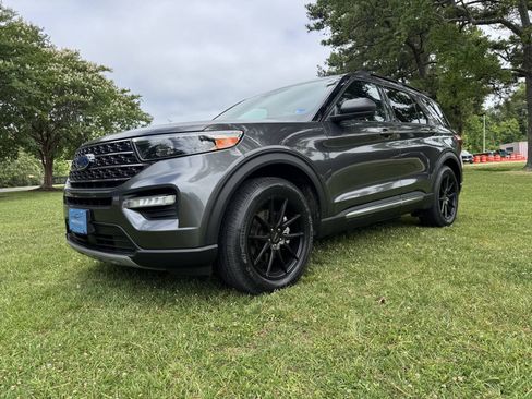 Used 2020 Ford Explorer XLT w/ Equipment Group 202A RWD image 7