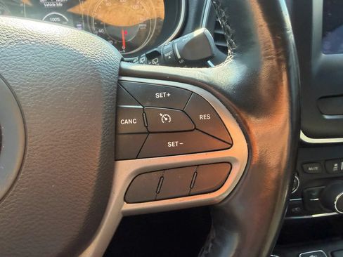 Used 2021 Jeep Cherokee Latitude Plus AWD/4WD image 14