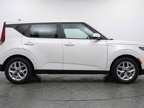 Used 2025 Kia Soul LX w/ LX Technology Package image 11
