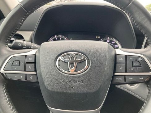Used 2025 Toyota Highlander LE image 18
