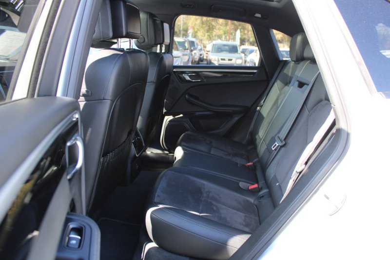 Used 2018 Porsche Macan AWD/4WD image 12