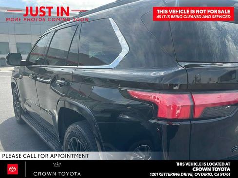 Used 2025 Toyota Sequoia SR5 w/ SR5 Premium Package AWD/4WD image 5