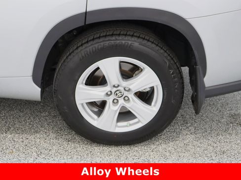 Certified 2023 Toyota Highlander LE image 10