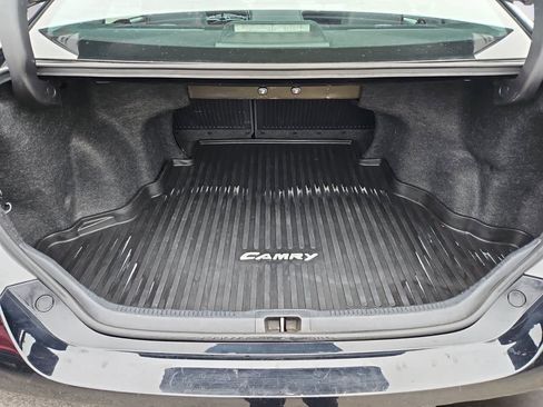 Used 2017 Toyota Camry SE image 28