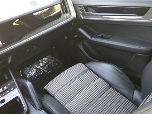 Used 2024 Porsche Cayenne S AWD/4WD image 54