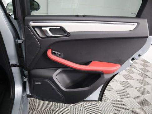 Used 2020 Porsche Macan Turbo image 28