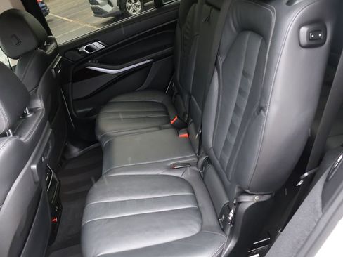 Used 2020 BMW X7 xDrive40i w/ Premium Package AWD/4WD image 16