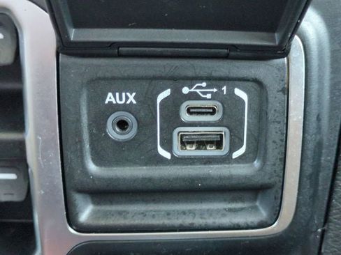 Used 2022 Jeep Wrangler Unlimited Sahara w/ Cold Weather Group AWD/4WD image 22