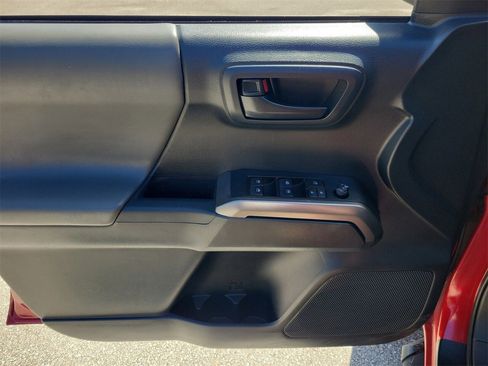 Used 2022 Toyota Tacoma SR5 w/ Technology Package image 13