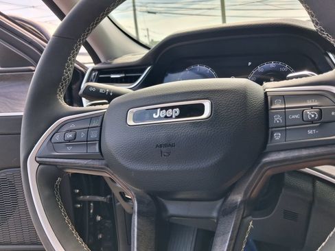 Used 2023 Jeep Grand Cherokee L Limited AWD/4WD image 31