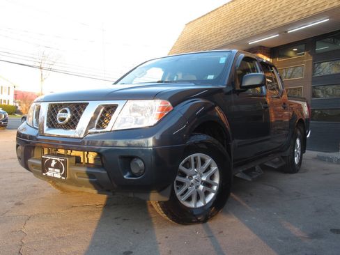 Used 2019 Nissan Frontier SV image 25