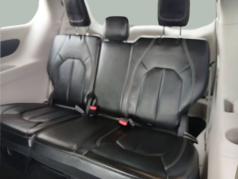 Used 2024 Chrysler Pacifica Touring-L FWD image 26