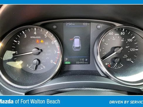 Used 2018 Nissan Rogue SV FWD image 12