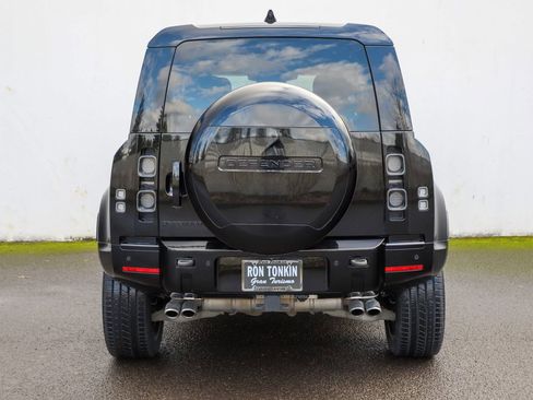 Used 2024 Land Rover Defender 110 V8 image 19