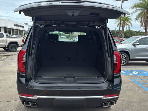 New 2026 GMC Yukon XL Denali w/ Denali Reserve Package RWD image 20
