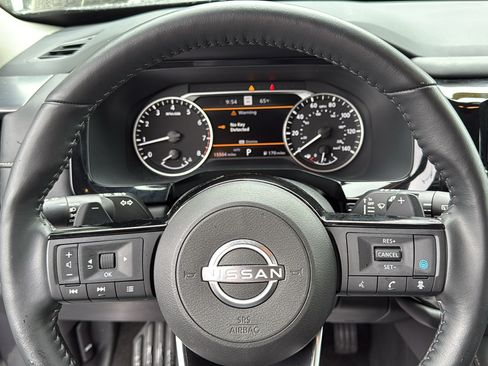 Certified 2024 Nissan Pathfinder SL image 9