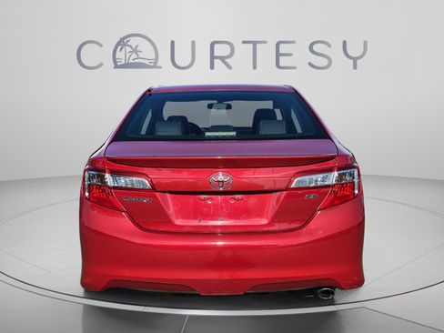 Used 2014 Toyota Camry SE FWD image 6