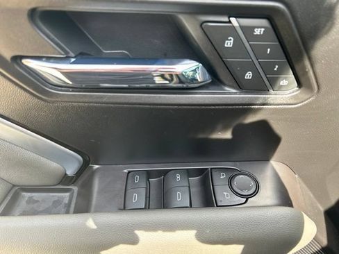 Used 2025 Chevrolet Colorado ZR2 w/ Technology Package AWD/4WD image 12