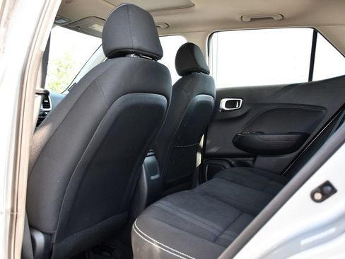 Used 2022 Hyundai Venue SEL FWD image 19