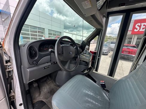 Used 2006 Ford E-350 and Econoline 350 Super Duty RWD image 9