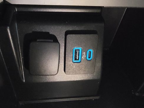 Used 2020 Ford Explorer Limited image 26