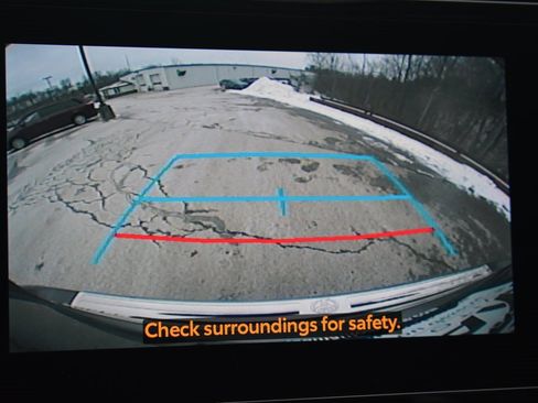 Used 2023 Toyota Highlander XLE image 17