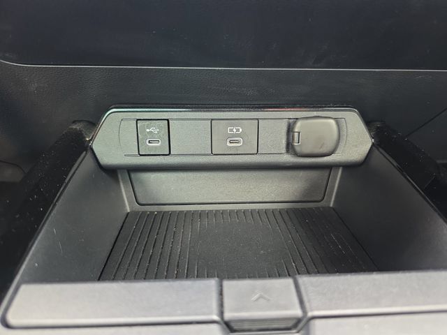 Used 2025 Toyota Prius LE FWD image 24