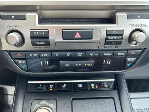 Used 2018 Lexus ES 350 w/ Luxury Package w/Wood Trim FWD image 23