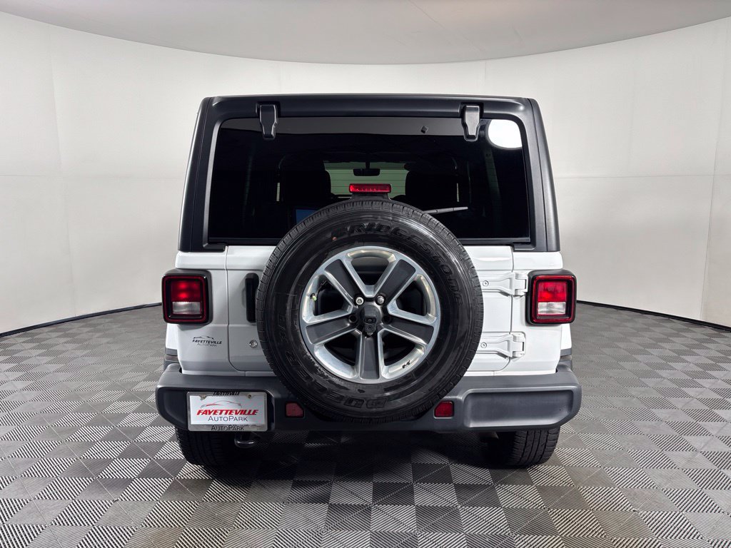 Used 2019 Jeep Wrangler Unlimited Sahara AWD/4WD image 9